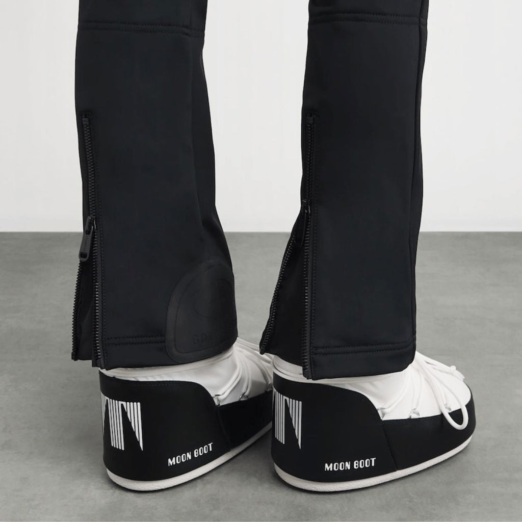 Women's Aspen ski suit, close-up of the finish and the zip