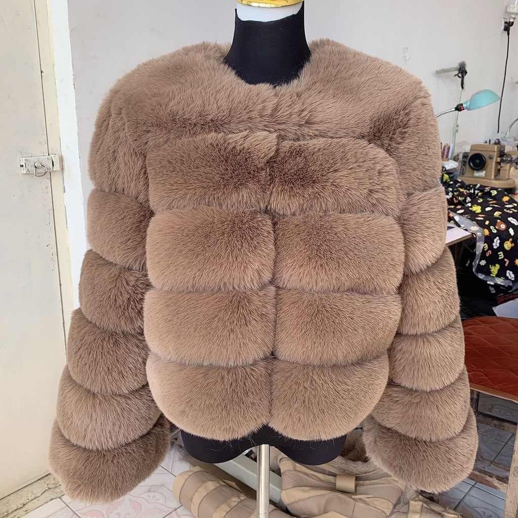 Women's faux fur coat with a fox fur look