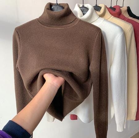 Close-up of the plush inner of the women's fleece jumper