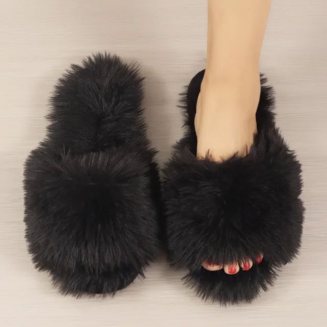 Women's fleece slippers in black