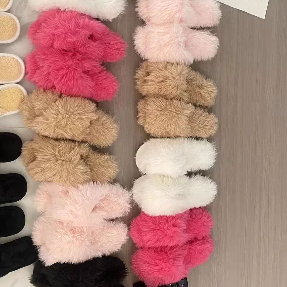 Full colour range of the women's fleece slippers