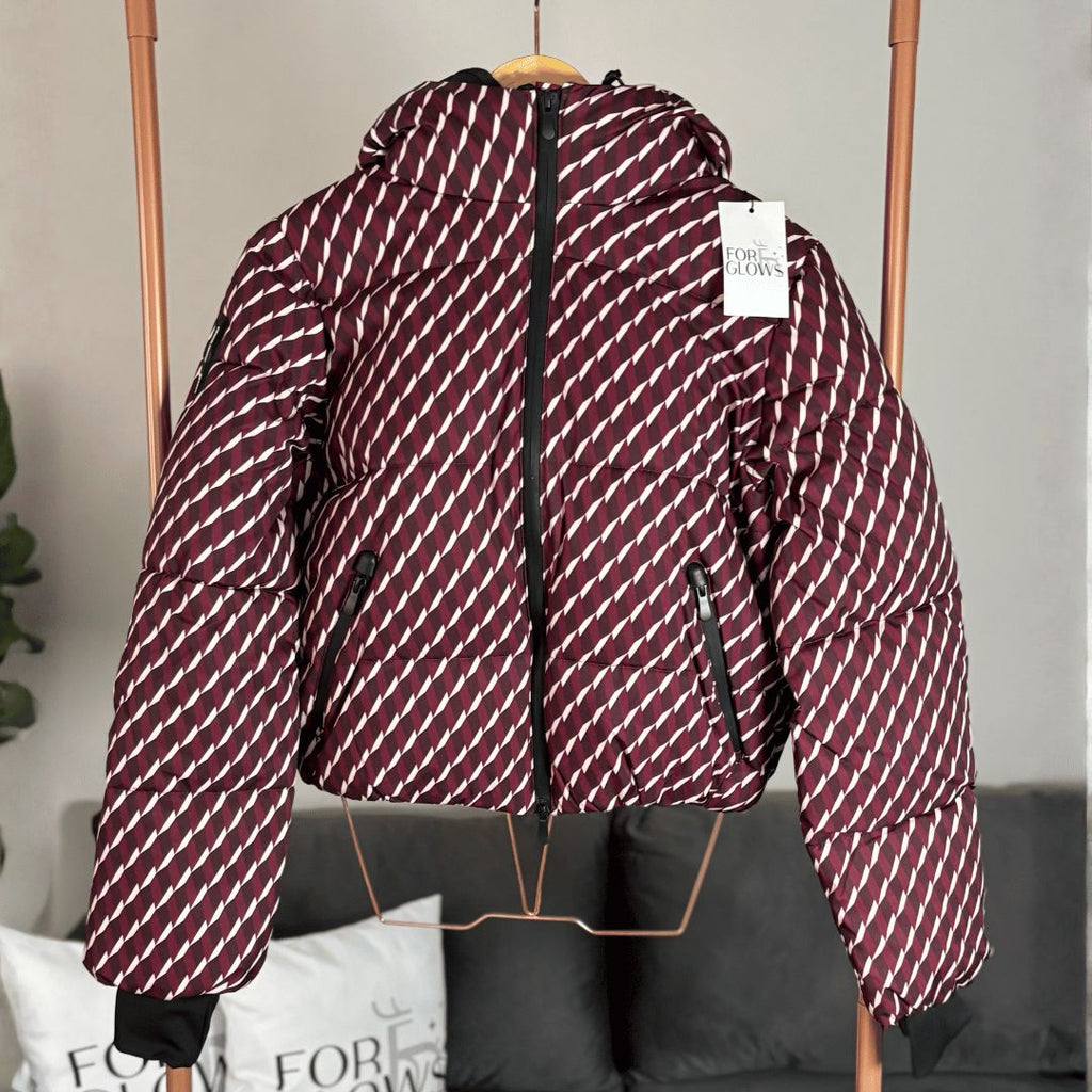 Women's Courchevel ski jacket worn in the mountains